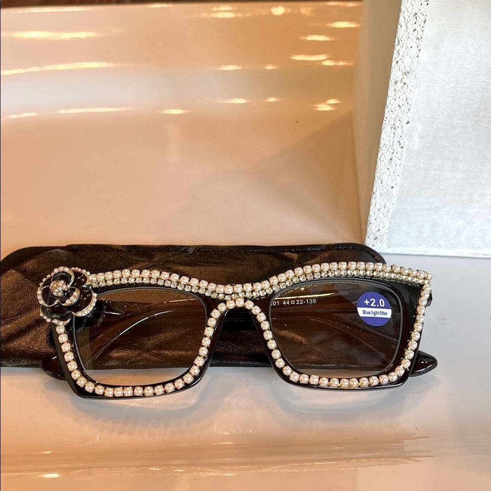 Elegant Black, Pearl & Goldtone Women's Readers 2.0